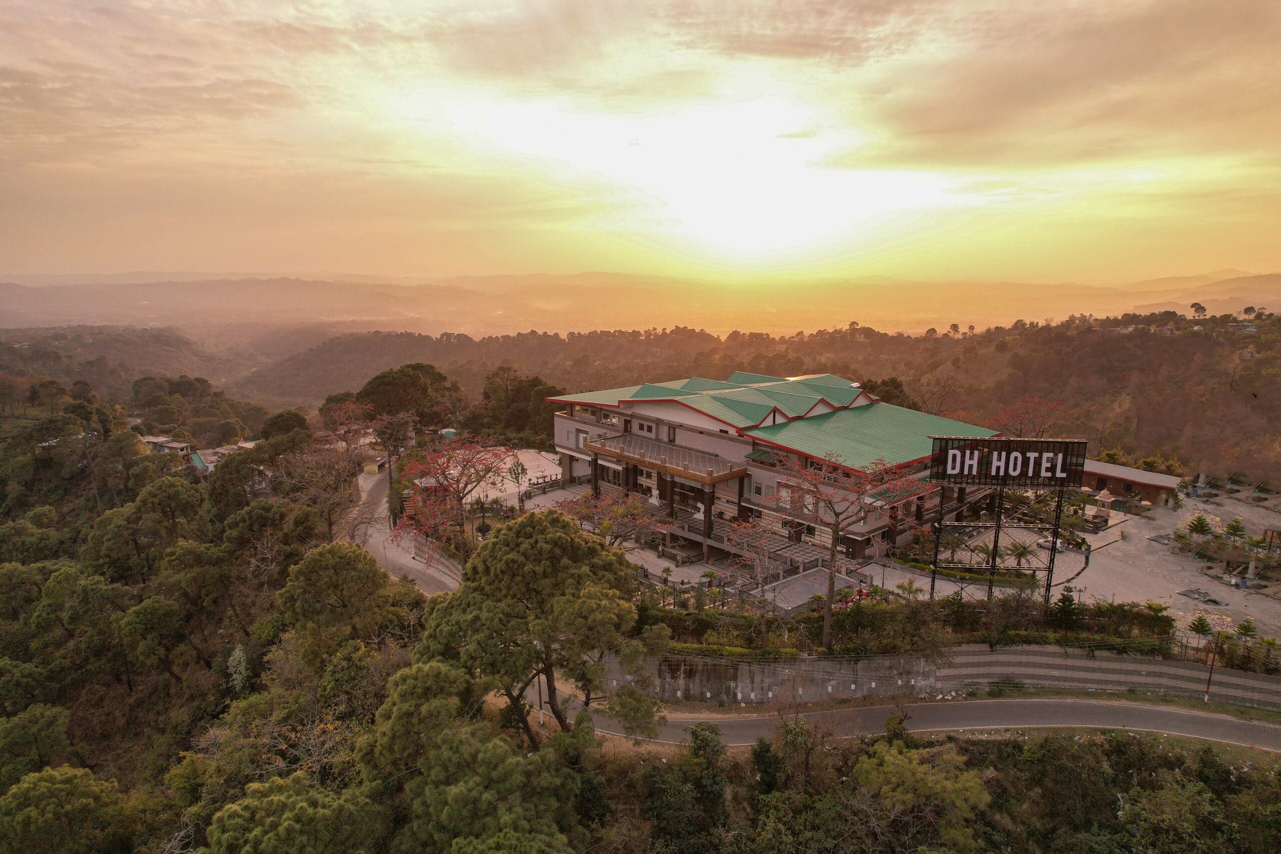 Dhauladhar Heights Resort
